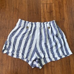 🦅 American Eagle loose fitted stripe shorts L